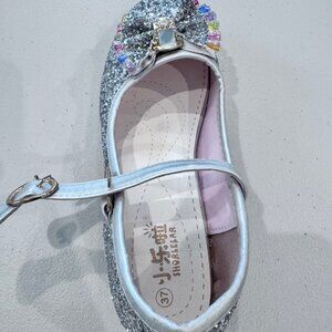 NWT - Sparkle Heels with Rainbow Beaded Bow Girls size 4